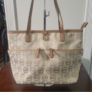Michael Kors Kempton Signature Medium Pocket Tote in Beige/Camel Canvas